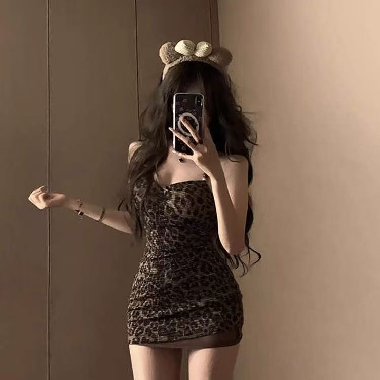 Short Skirt, Hip-Covering, Backless Leopard Print Dress for Women, Slim-Fitting Hot Girl Halterneck Suspender Belt, Autumn Short Skirt for Small People, Waist-Cinching