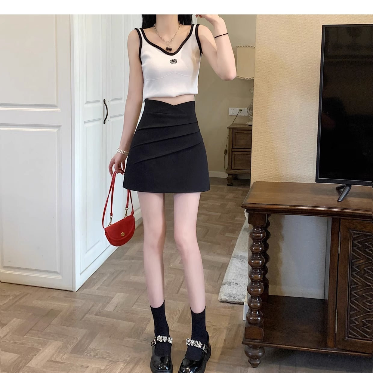 Summer 2023 New High-Waisted Hip-Hugging A-Line Short Skirt with Irregular Design Pleated Mini Skirt Sexy Black