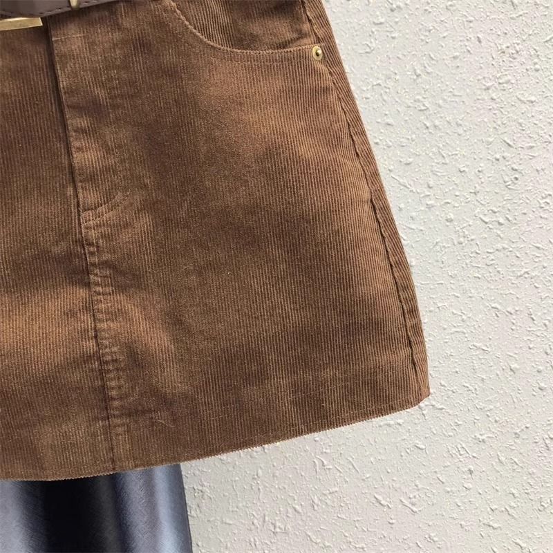 European Retro Brown Corduroy Skirt for Women, Spring, Autumn and Winter High-Waisted Slimming Look A-Line Skirt, Short Skirt, Hip-Hugging Skirt